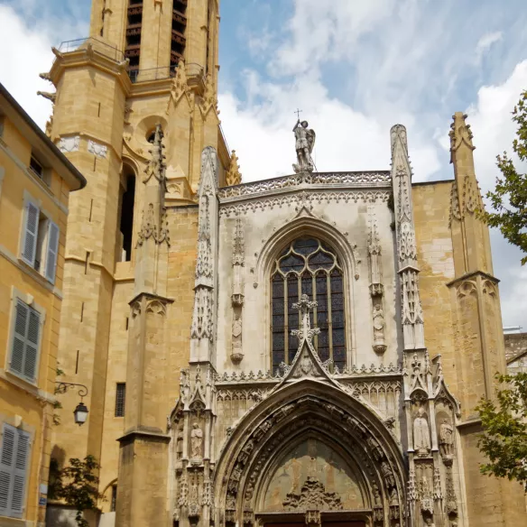 Kathedrale Saint-Sauveur in Aix-en-Provence, Westfassade des Mittelschiffs
